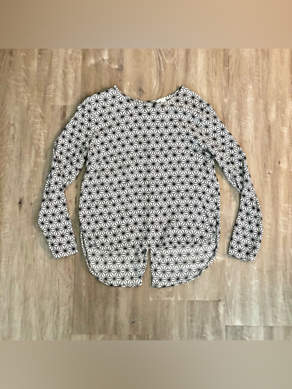 H&M Top Women’s 10 Black White Geometric Long Sleeve Blouse Button Back Asanoha
